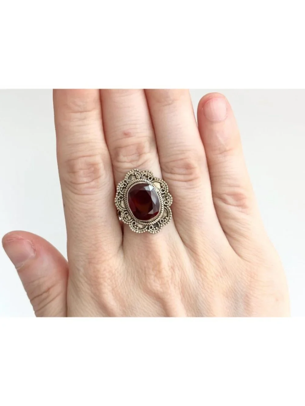Oval Garnet Gemstone Scalloped Oxidized Sterling Silver 925 Vintage Ring sz 7.5